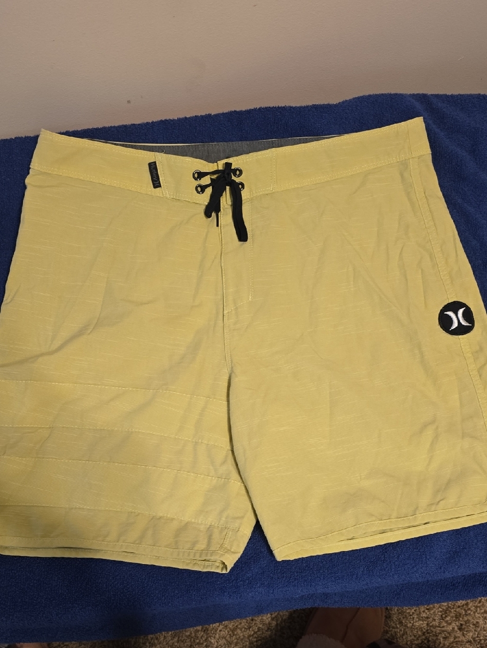 Hurley Men's Yellow Board Shorts
